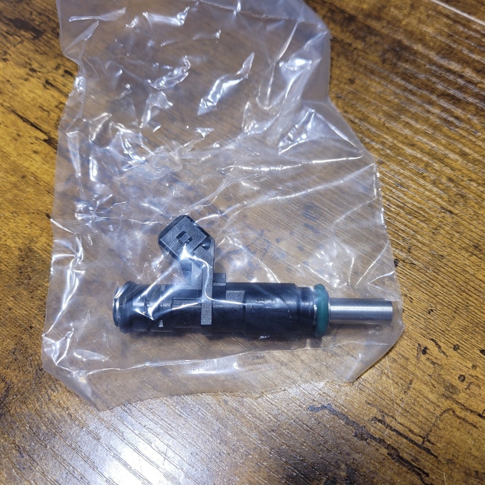 Standard Motor Products FJ748 Fuel Injector New In Box‎ Made in USA